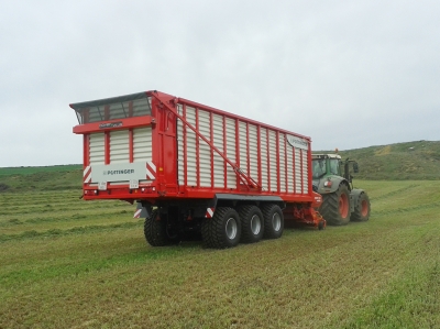 Vendido un remolque autocargador Pöttinger Jumbo 10010 L en Palencia